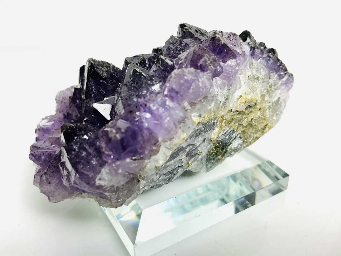 Namibian amethyst with recorded Epidote/Chlorite and Pyrite — detail 3