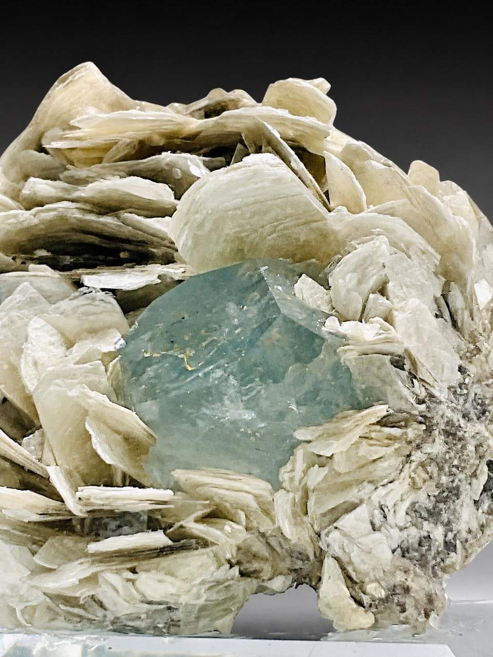 Pale blue Aquamarine and cream Muscovite from Pingwu Mine, alternate photograph 3