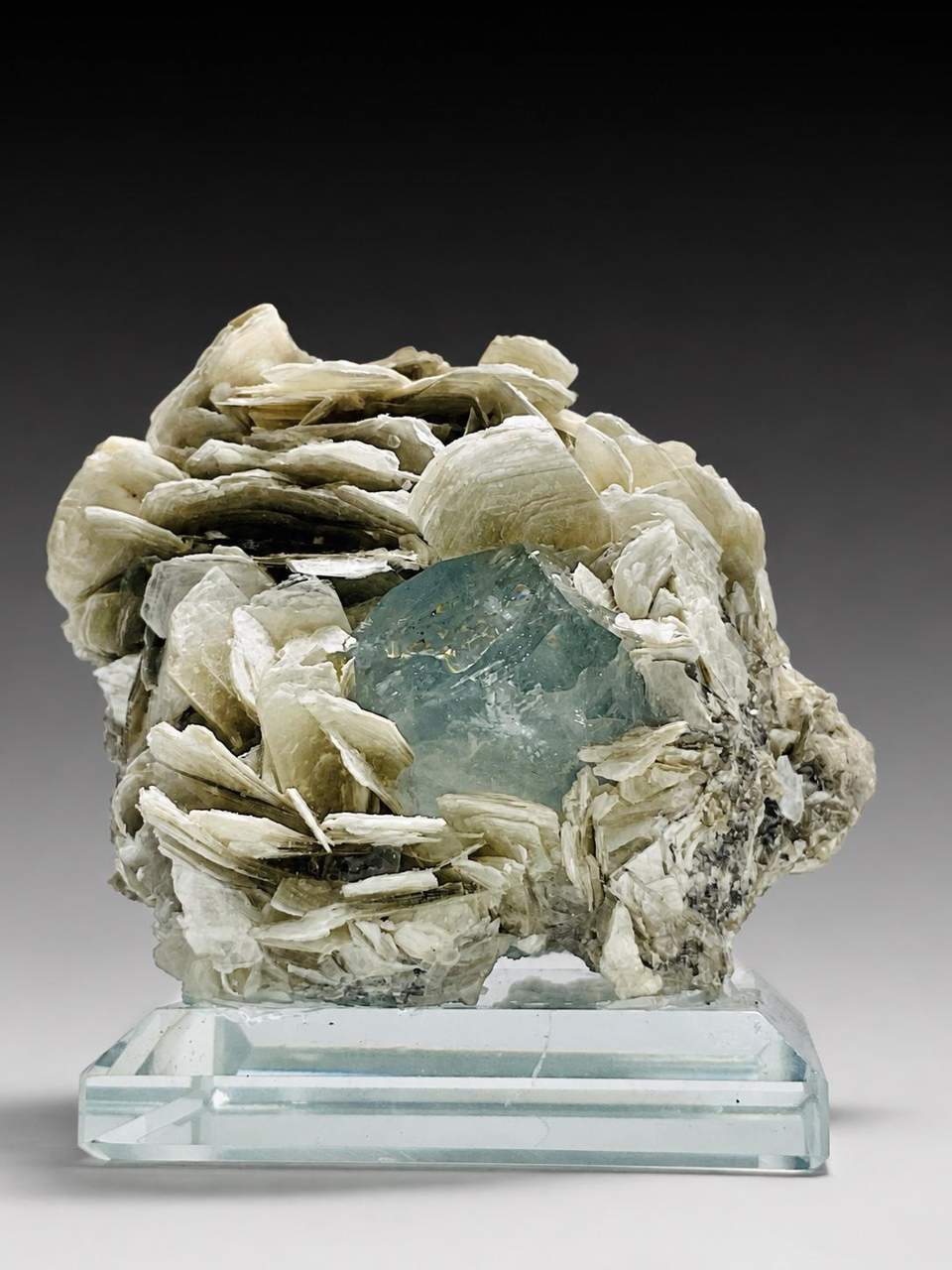 Pale blue Aquamarine and cream Muscovite from Pingwu Mine, alternate photograph 5