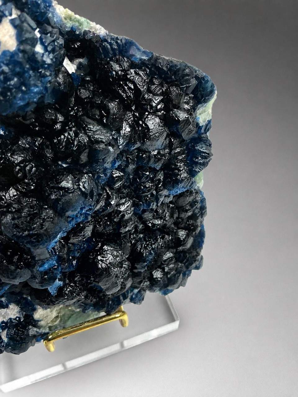 5 of 9: alternate view of the 875 g Huanggang Blue Fluorite on Quartz specimen