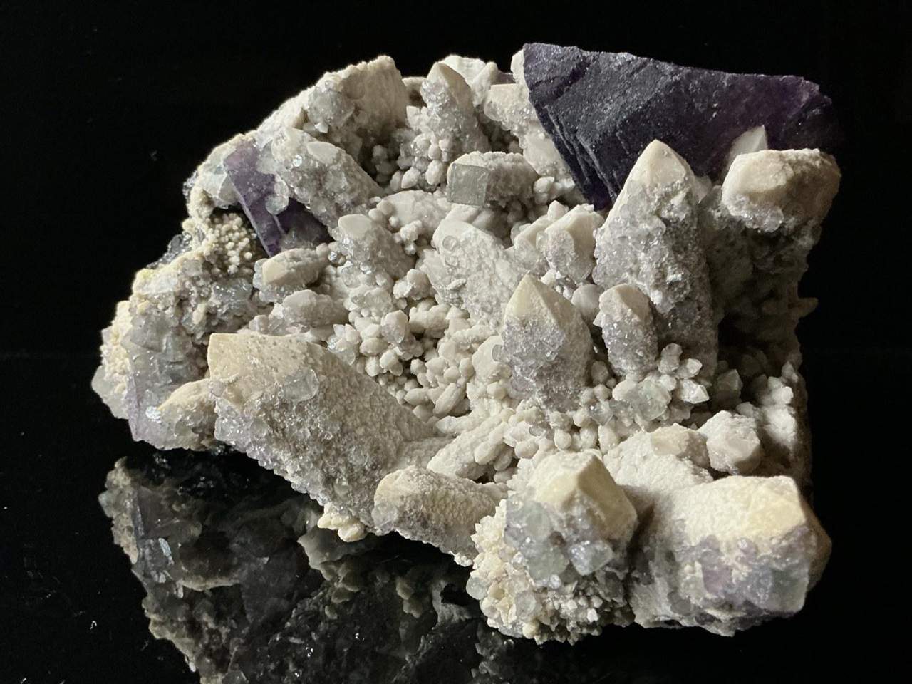 2 of 4: Huanggang Fluorite, Quartz, Calcite and Sphalerite specimen detail
