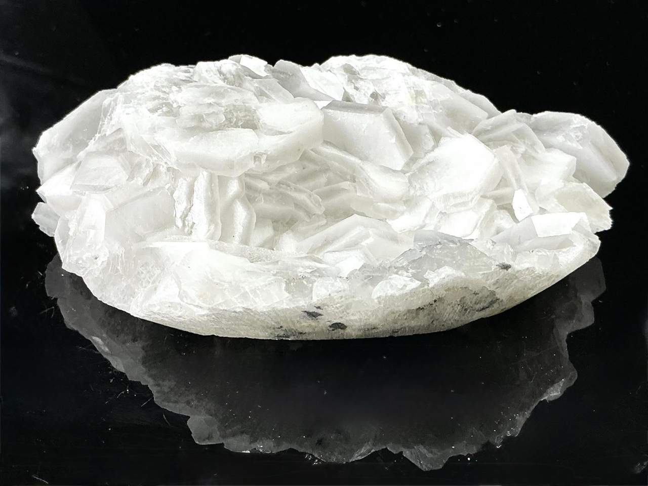 View 4 of the exact 483 g Liancheng Poker Chip Calcite specimen