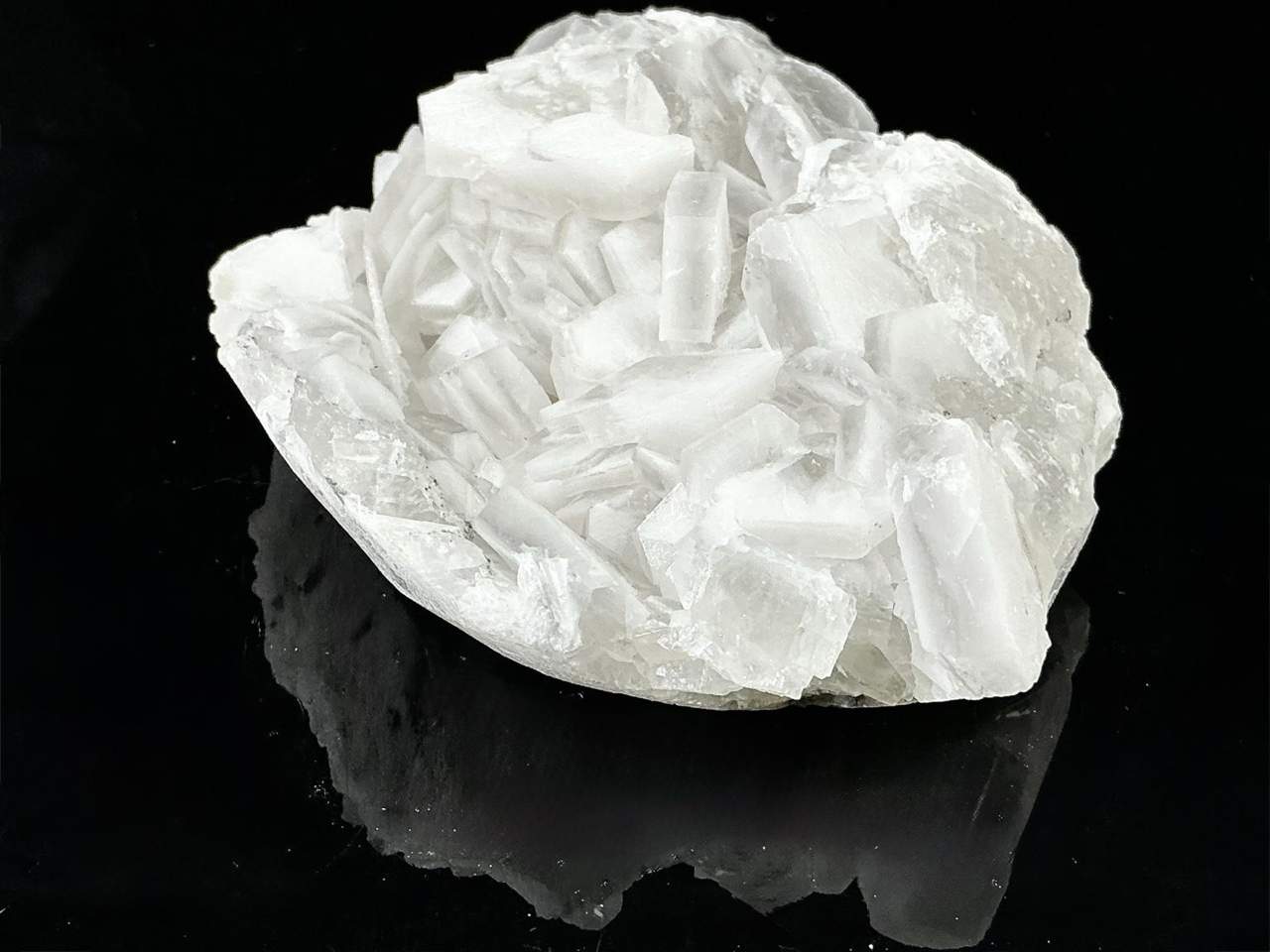 View 5 of the exact 483 g Liancheng Poker Chip Calcite specimen