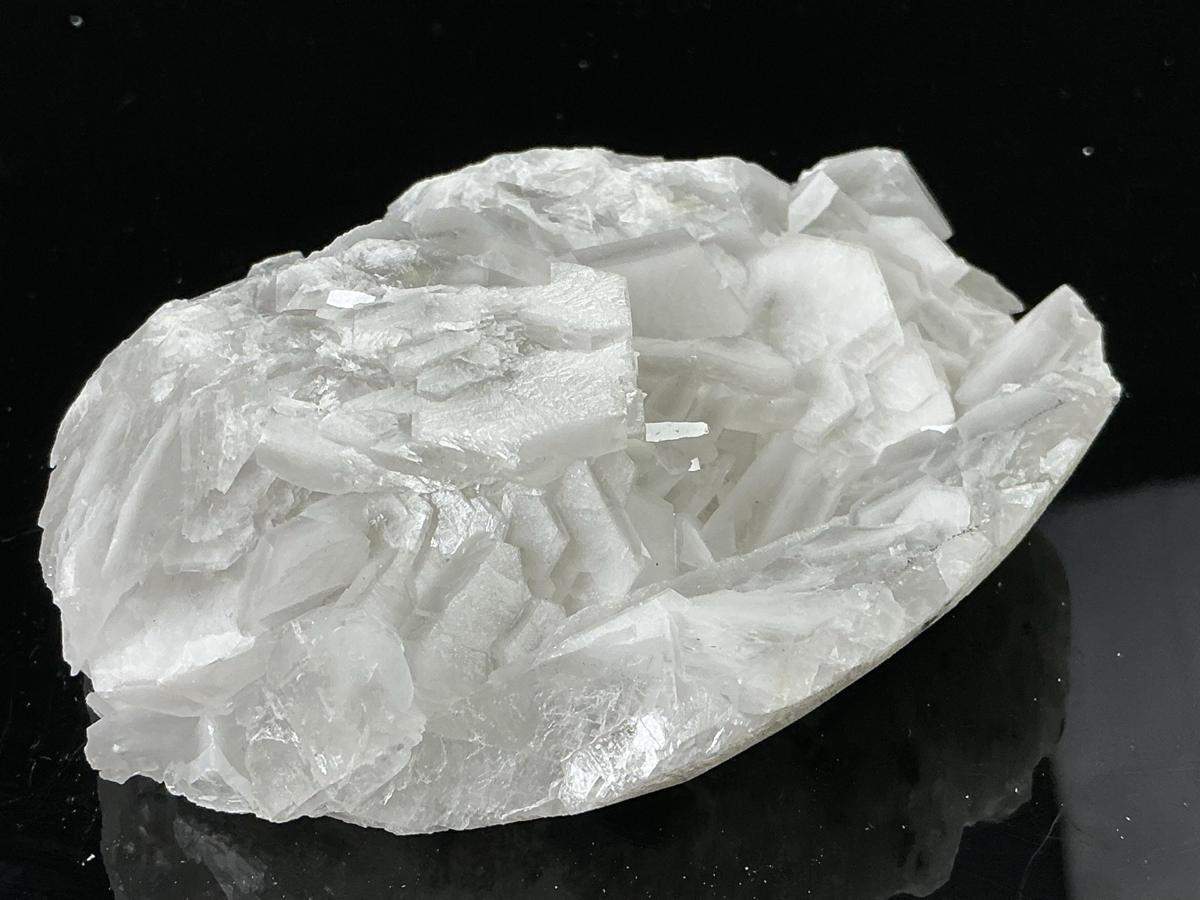 View 6 of the exact 483 g Liancheng Poker Chip Calcite specimen