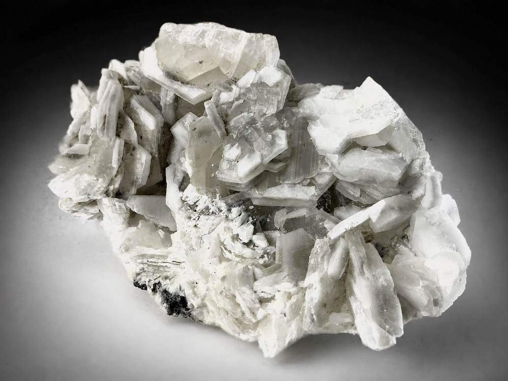 View 4 of the exact 638 g Liancheng Calcite specimen