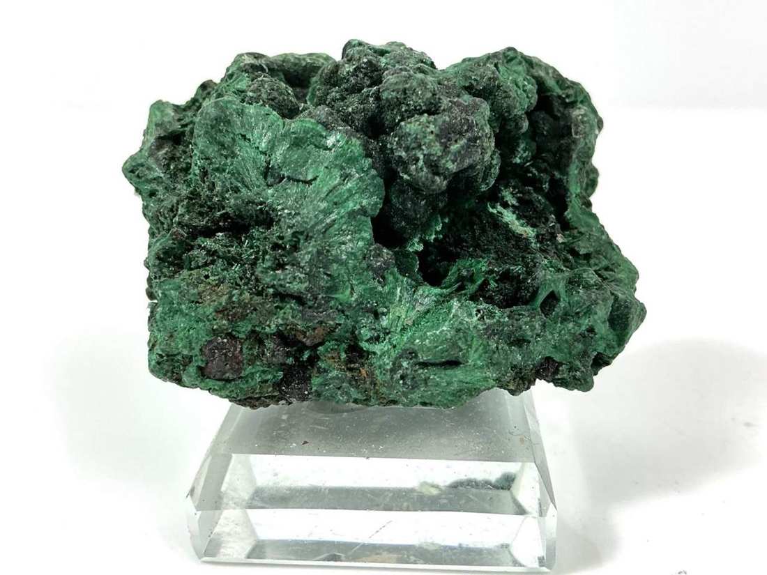 4 of 5: alternate view of the 47 g botryoidal Malachite specimen
