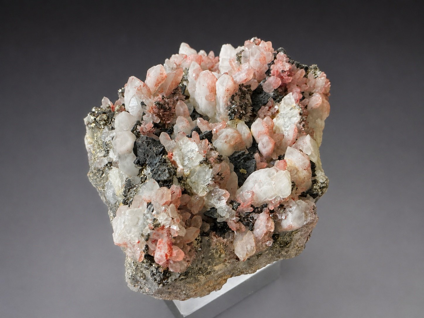 Quartz with Hematite and Sulphides — Fengjiashan — 590 g — view 2