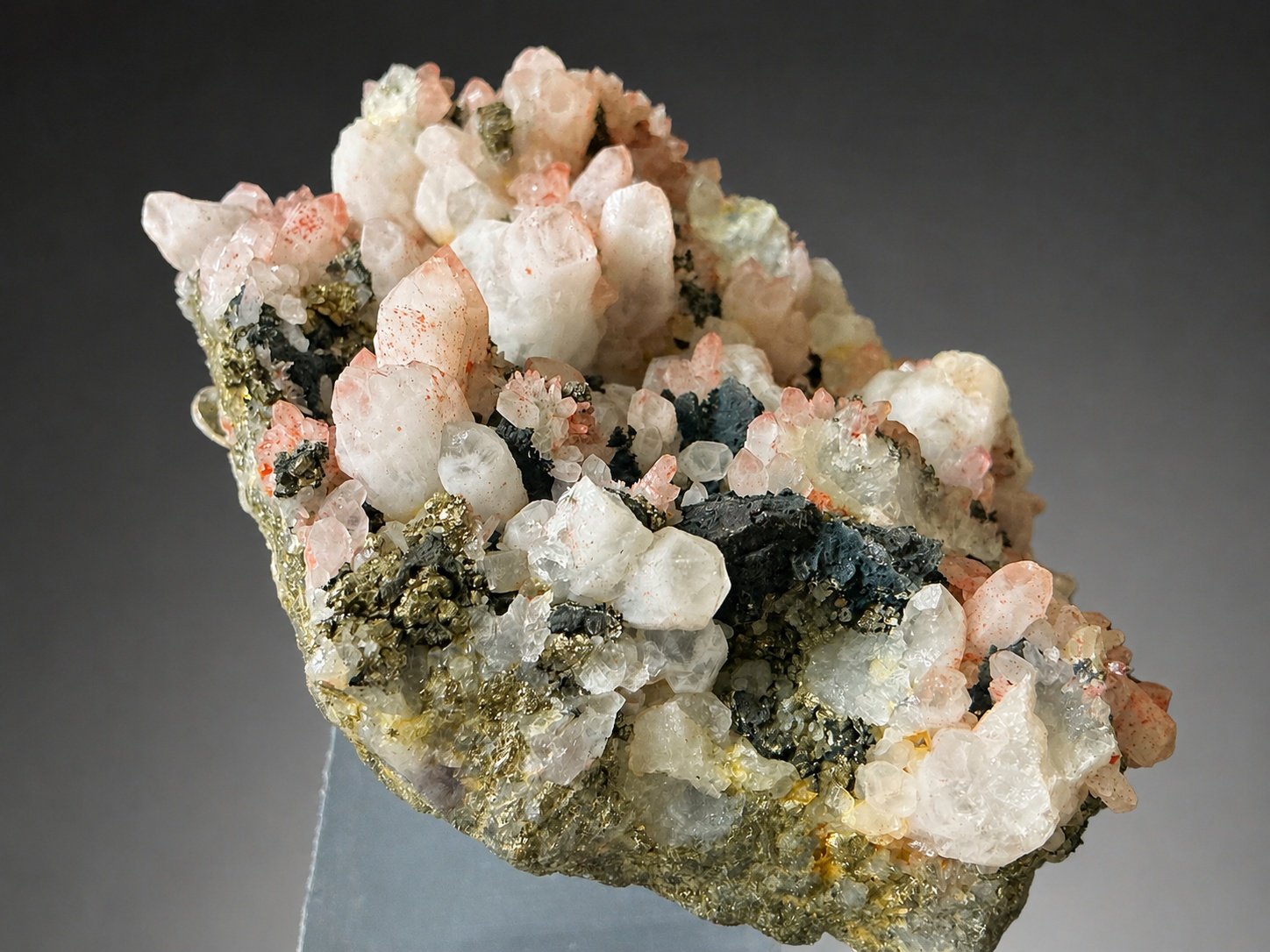 Quartz with Hematite and Sulphides — Fengjiashan — 590 g — view 6