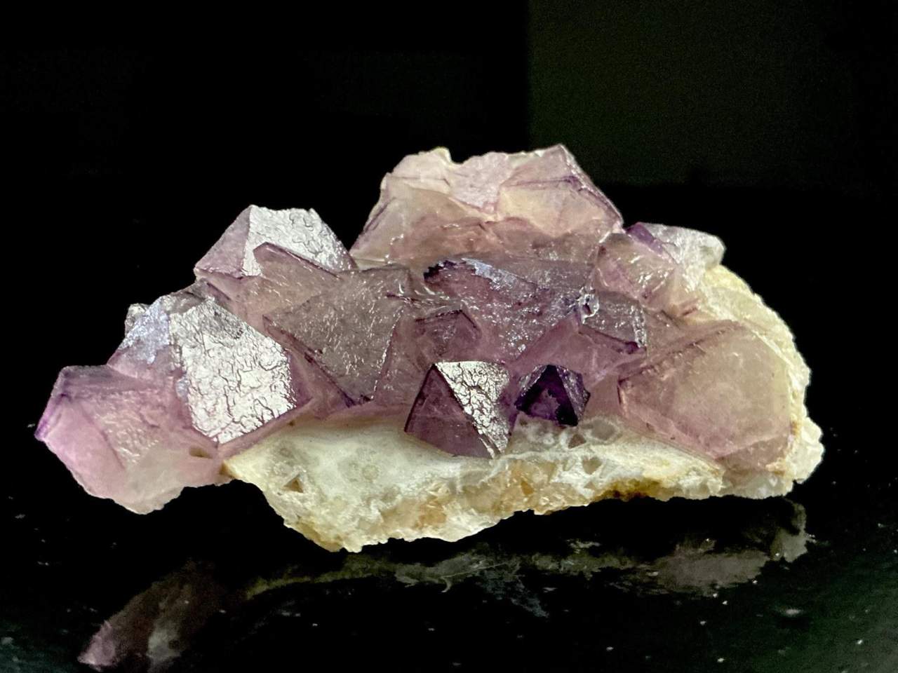 Purple octahedral Fluorite on banded Quartz-Calcite from the De’an Mine, Jiangxi, China