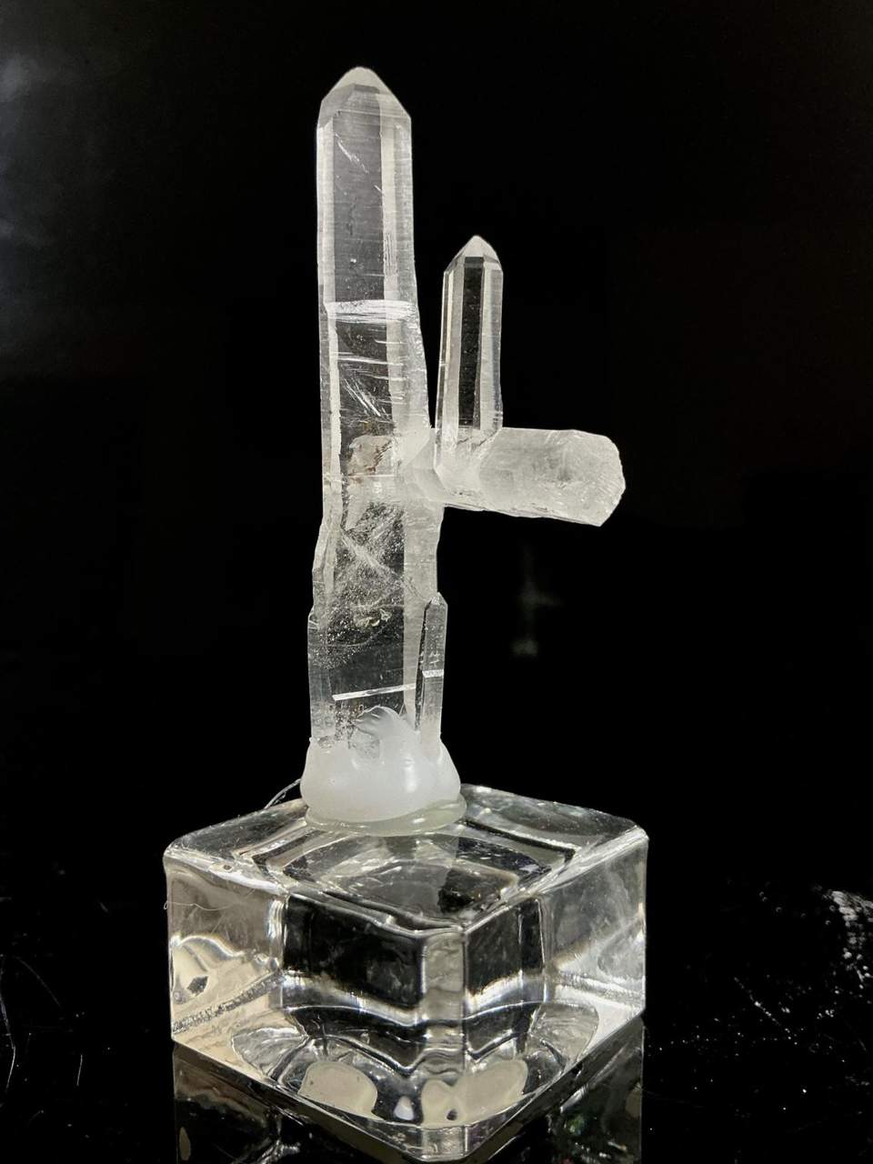 Tall Clear Quartz with Crossing Crystals — Jinkouhe, Sichuan, additional view 3